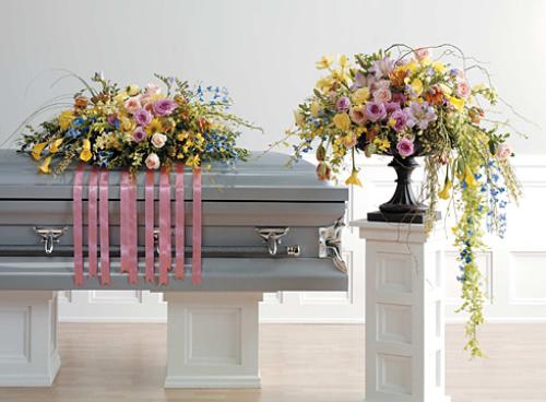 Flowing Casket Spray & Arrangement